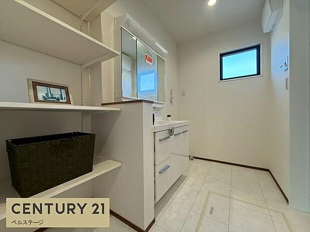 明るく清潔感のある洗面所!