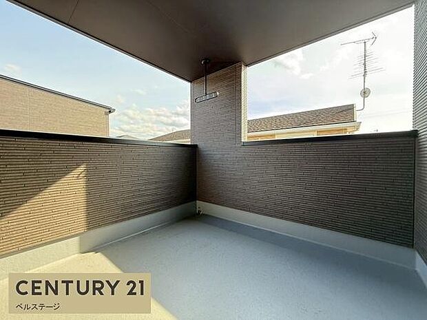 広々のバルコニーでお布団も干せます!