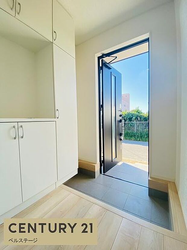 同仕様 家族を温かく迎えてくれる玄関!