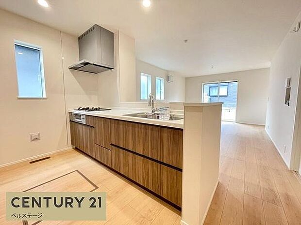 使い勝手のよい清潔感あふれるキッチン