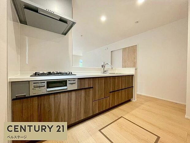 キッチンの後ろ側も広く便利です!