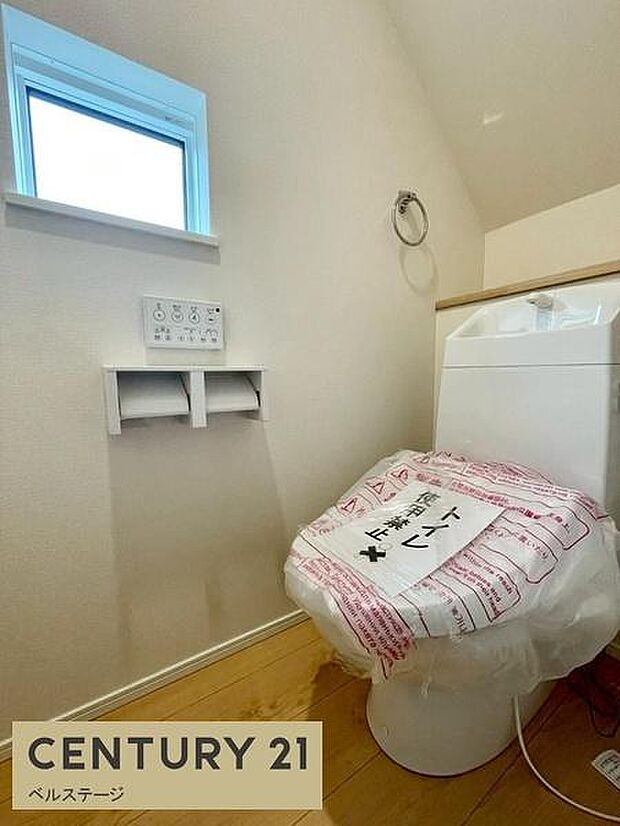 小窓付きで換気もしやすく清潔を保てます!