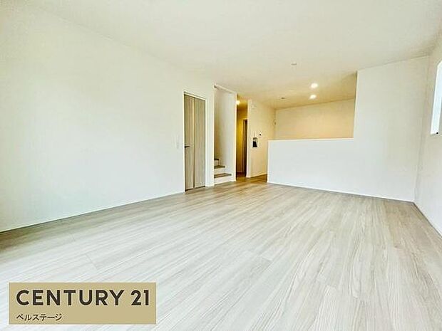 木のぬくもり感じる明るいリビング