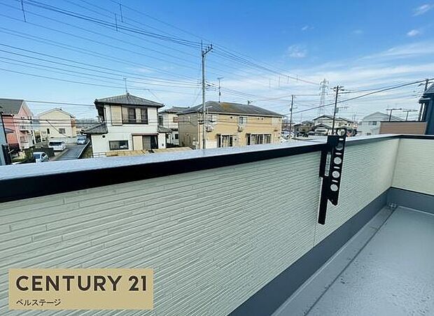 心地よい風と陽光を感じるバルコニー!