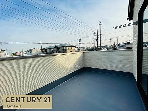 同仕様 広々バルコニーで洗濯物もラクチン