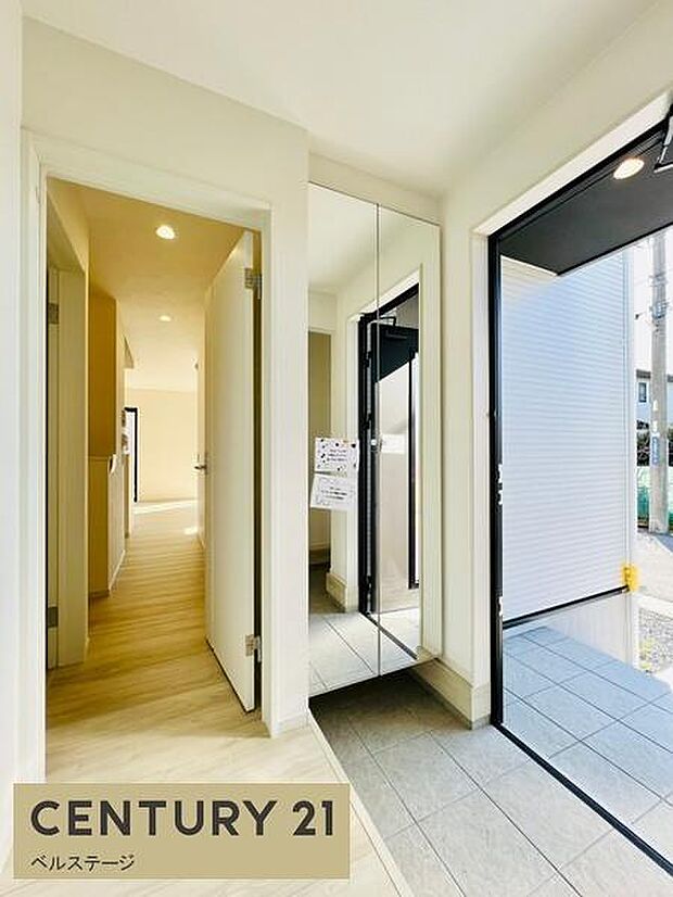 同仕様 家族を温かく迎えてくれる玄関!