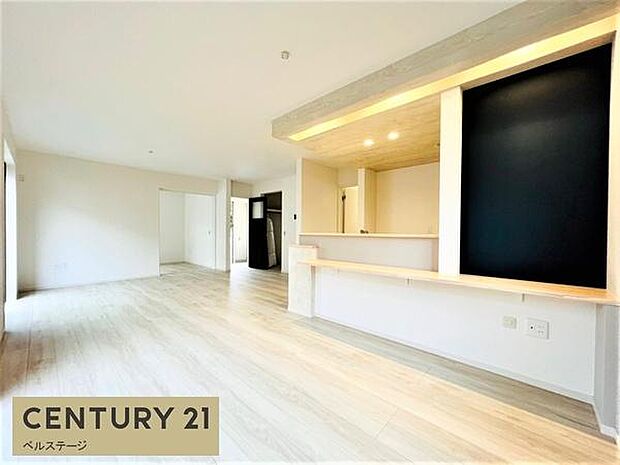 同仕様 日当たり良好、広々としたリビング