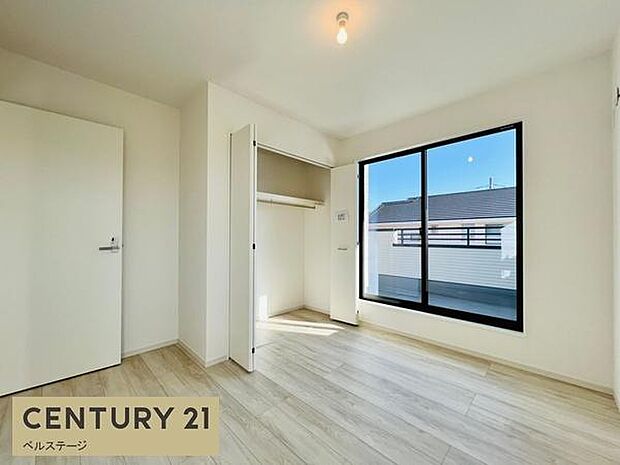 同仕様 収納が付いた洋室でお部屋スッキリ