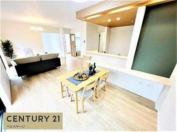 同仕様 日当たり良好、広々としたリビング