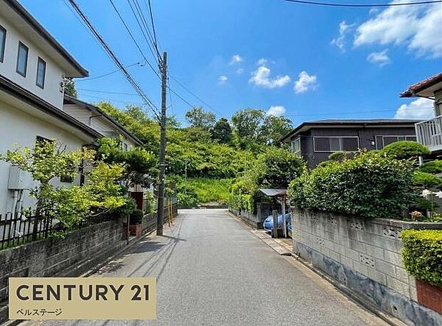 見通しの良い道路で、車の運転も安心です!