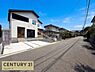 その他：落ち着いた住環境の前面道路