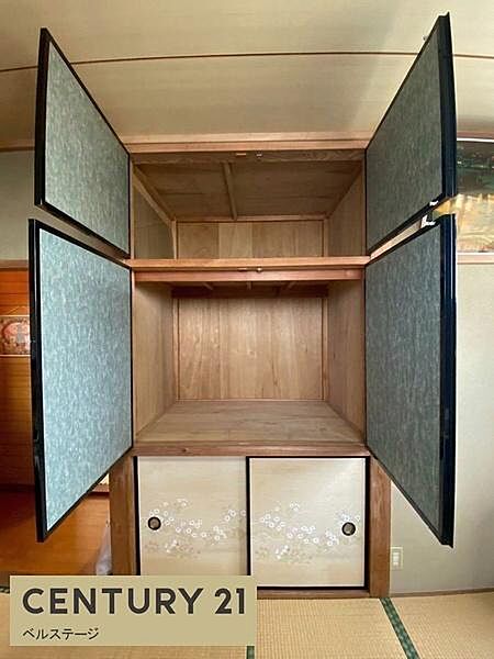 大きく開いて出し入れしやすい和風観音開き