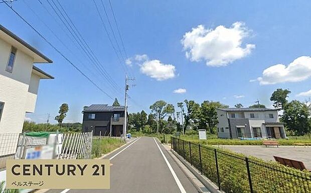 見通しの良い道路で、車の運転も安心です！