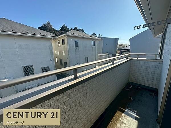 寝室から直通、日当たりの良いバルコニー