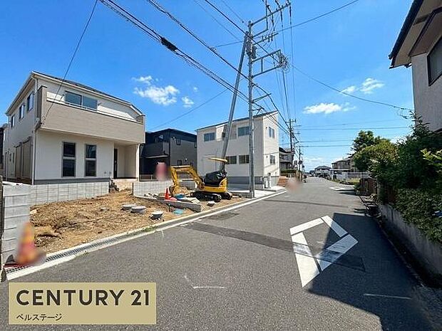 前面道路も広く車のすれ違いも楽々です！