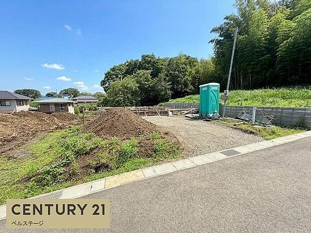 周辺は広々としていて開放的です！