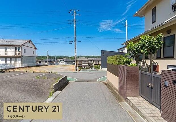 落ち着いた住環境の前面道路