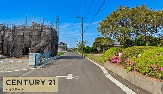 見通しの良い道路で、車の運転も安心です!