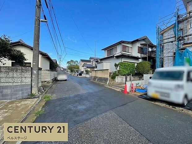 落ち着いた住環境の前面道路