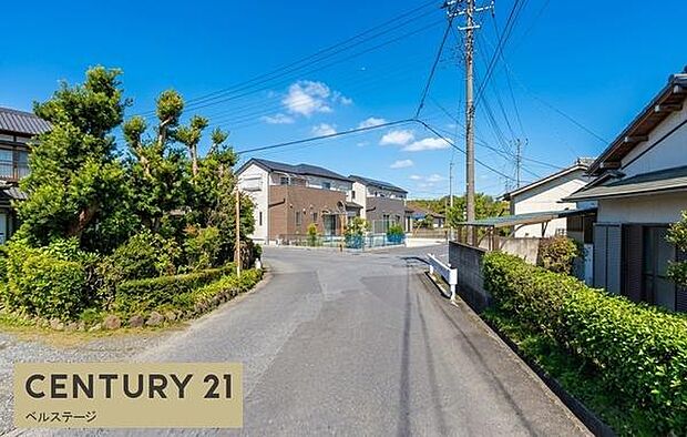落ち着いた住環境の前面道路