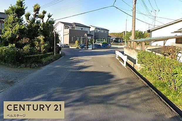 落ち着いた住環境の前面道路