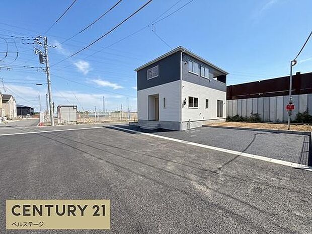 見通し良好で安心感のある広い前面道路