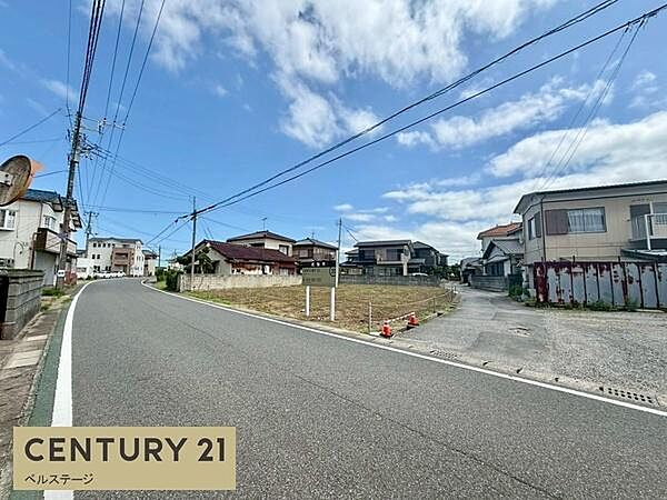 角地で日当り・通風良好な立地です！