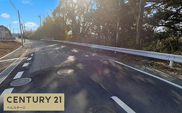 落ち着いた住環境の前面道路