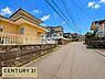 その他：、見通しの良い前面道路。道路幅にゆとりがあるため車の出入りもしやすく、日々の運転もスムーズです。周辺は落ち着いた住宅街が広がり、穏やかな住環境で暮らせます。
