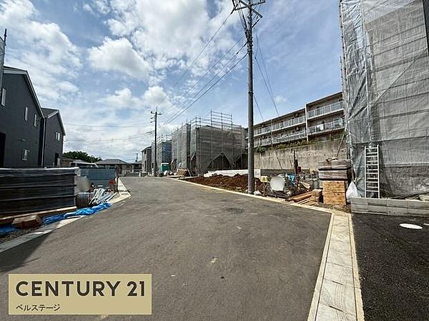 落ち着いた住環境の前面道路