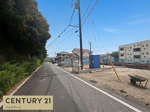 見通しの良い道路で、車の運転も安心です！