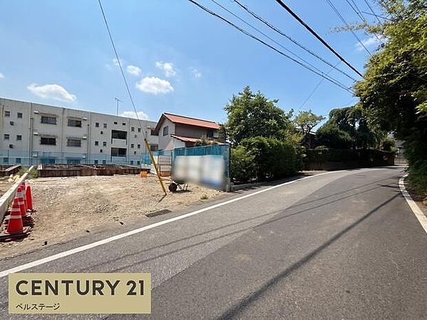 落ち着いた住環境の前面道路