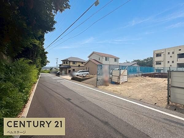 見通しの良い道路で、車の運転も安心です！
