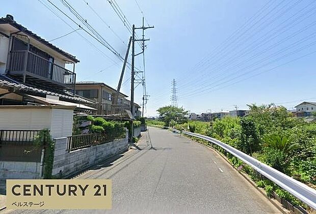 見通しの良い道路で、車の運転も安心です!