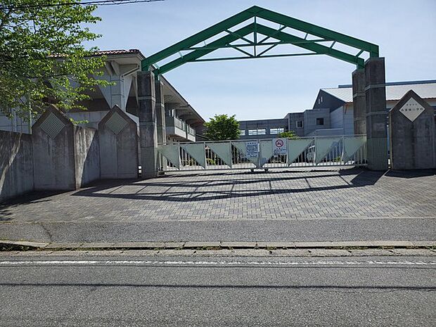君津市立外箕輪小学校まで889m