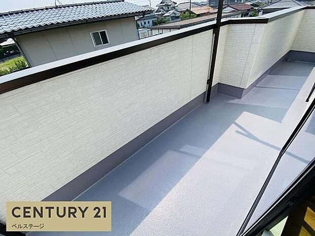 同仕様 広々バルコニーで洗濯物もラクチン