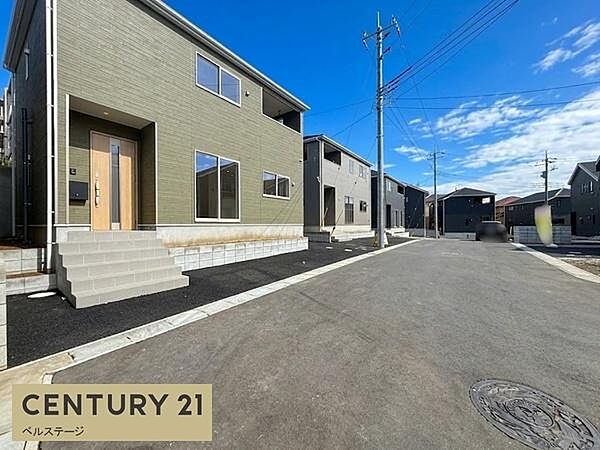 住まいへの出入りは毎日のことだからこそ、道路から敷地までの動きも暮らしを考える大切なポイント。