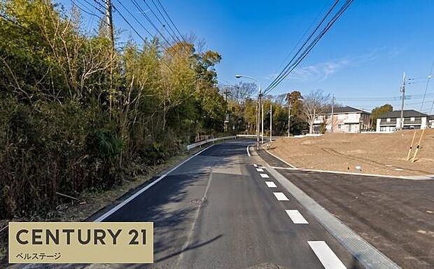 落ち着いた住環境の前面道路
