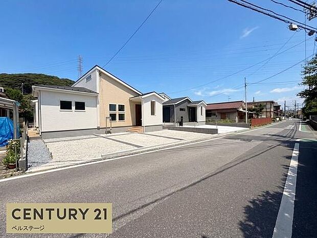 見通し良好で安心感のある広い前面道路