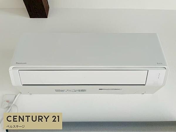 エアコンを備えているため、入居後すぐに快適な暮らしをスタートできます。暑い夏や寒い冬にも嬉しい設備で、季節を問わず室内を快適な温度に保ちやすいのが魅力です。