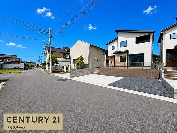 落ち着いた住環境の前面道路