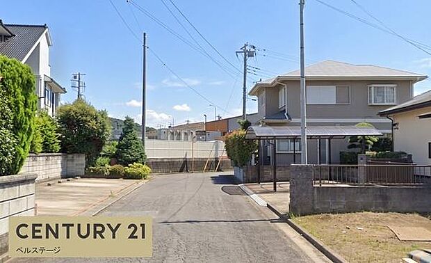 住まいへの出入りは毎日のことだからこそ、道路から敷地までの動きも暮らしを考える大切なポイント。