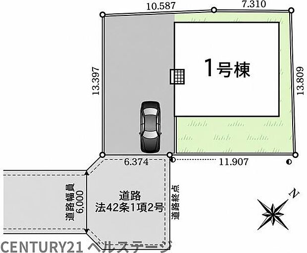 敷地形状や建物配置がひと目で分かる区画図です。建物脇にはゆとりある駐車スペースを確保し、車の出入りもしやすい配置。道路との接道状況や敷地の広さも確認でき、暮らしのイメージを具体的に描けます。