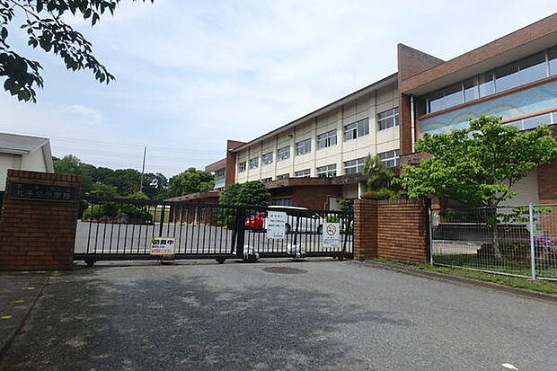 君津市立北子安小学校まで877m