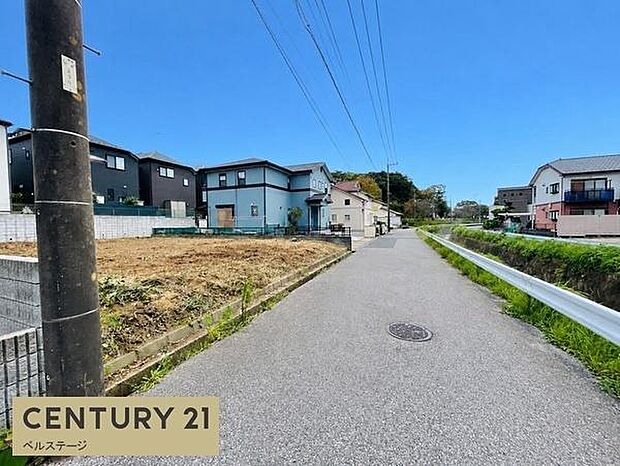 騒音の少ない閑静な住宅街は、仕事終わりや休日に心身をしっかり休めたい方にぴったりです。街並みが綺麗に整備されており、周辺環境の良さが日々の心地よさを演出。穏やかで安心感のある暮らしを実現できます。