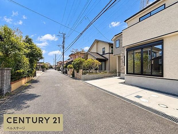 騒音の少ない閑静な住宅街は、仕事終わりや休日に心身をしっかり休めたいご家族にぴったりです。街並みが綺麗に整備されており、周辺環境の良さが日々の心地よさを演出。穏やかで安心感のある暮らしを実現できます。
