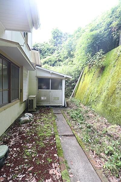 建物の裏（倉庫）