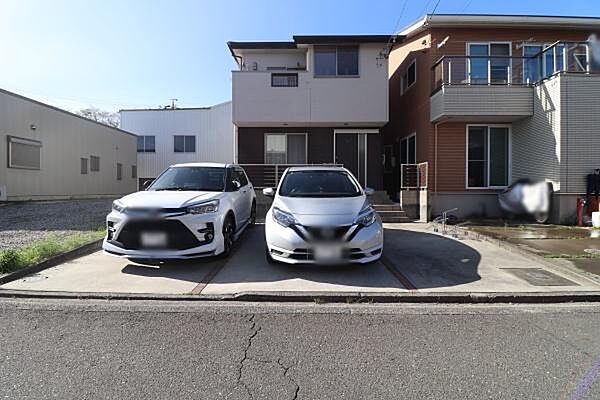 駐車場は2～3台分あります