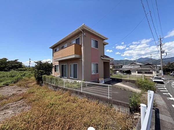 周辺に住宅がなく、日当たり・風通しばっちり♪