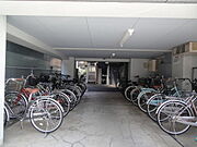 屋根付き自転車置場（１台無料／登録制）